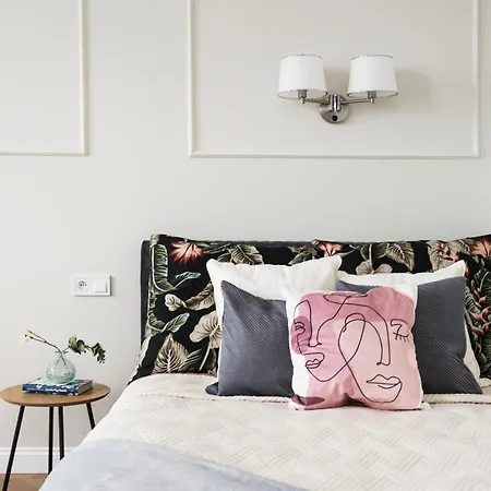 Azure Haven Old Town Апартаменты Краков